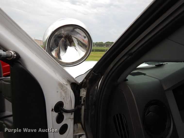 image for item DJ4385 2015 Ford F250 Super Duty  Crew Cab utility bed pickup truck