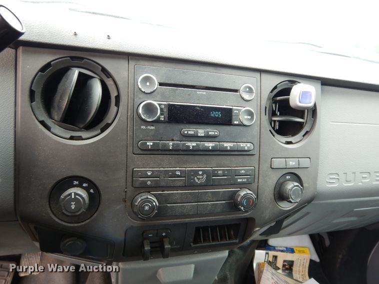 image for item DJ4385 2015 Ford F250 Super Duty  Crew Cab utility bed pickup truck