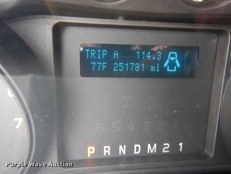 image for item DJ4385 2015 Ford F250 Super Duty  Crew Cab utility bed pickup truck