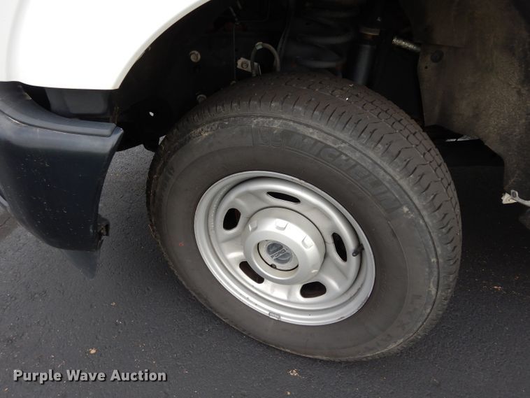 image for item DJ4385 2015 Ford F250 Super Duty  Crew Cab utility bed pickup truck