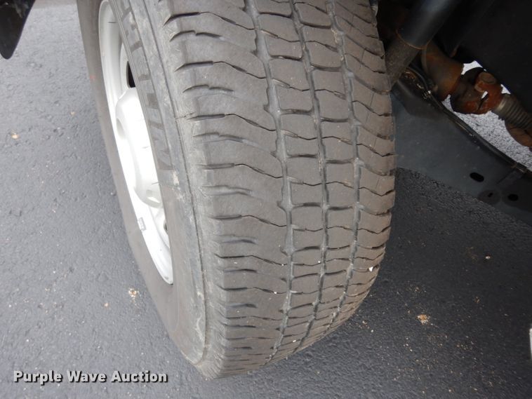 image for item DJ4385 2015 Ford F250 Super Duty  Crew Cab utility bed pickup truck