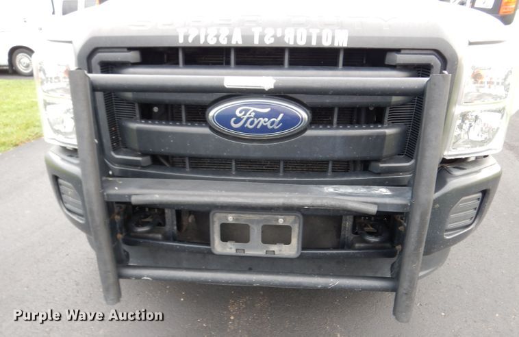 image for item DJ4385 2015 Ford F250 Super Duty  Crew Cab utility bed pickup truck