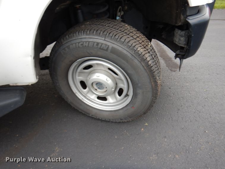 image for item DJ4385 2015 Ford F250 Super Duty  Crew Cab utility bed pickup truck