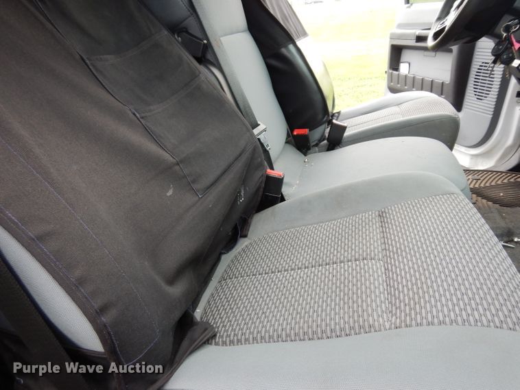 image for item DJ4385 2015 Ford F250 Super Duty  Crew Cab utility bed pickup truck