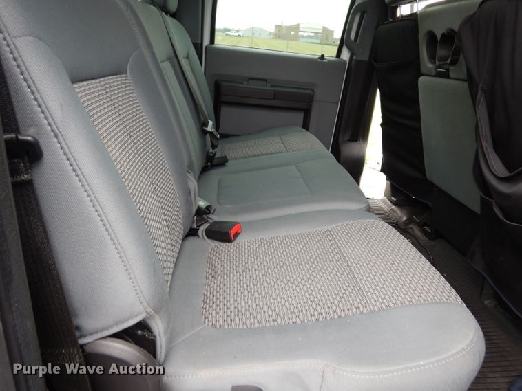 image for item DJ4385 2015 Ford F250 Super Duty  Crew Cab utility bed pickup truck