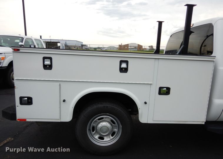 image for item DJ4385 2015 Ford F250 Super Duty  Crew Cab utility bed pickup truck