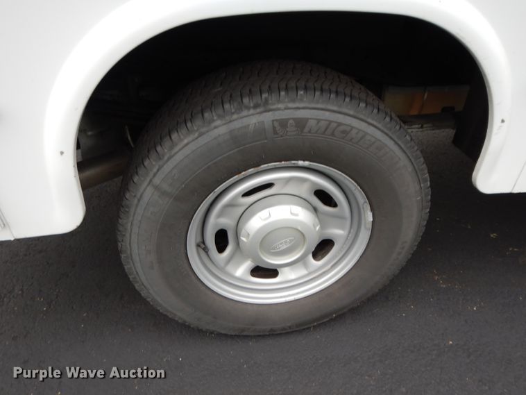 image for item DJ4385 2015 Ford F250 Super Duty  Crew Cab utility bed pickup truck