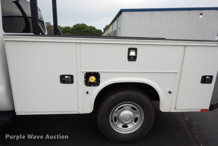 image for item DJ4385 2015 Ford F250 Super Duty  Crew Cab utility bed pickup truck