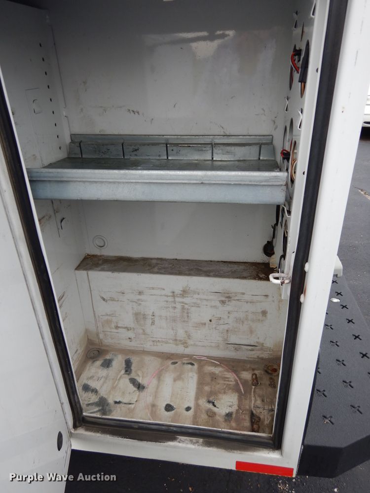 image for item DJ4385 2015 Ford F250 Super Duty  Crew Cab utility bed pickup truck