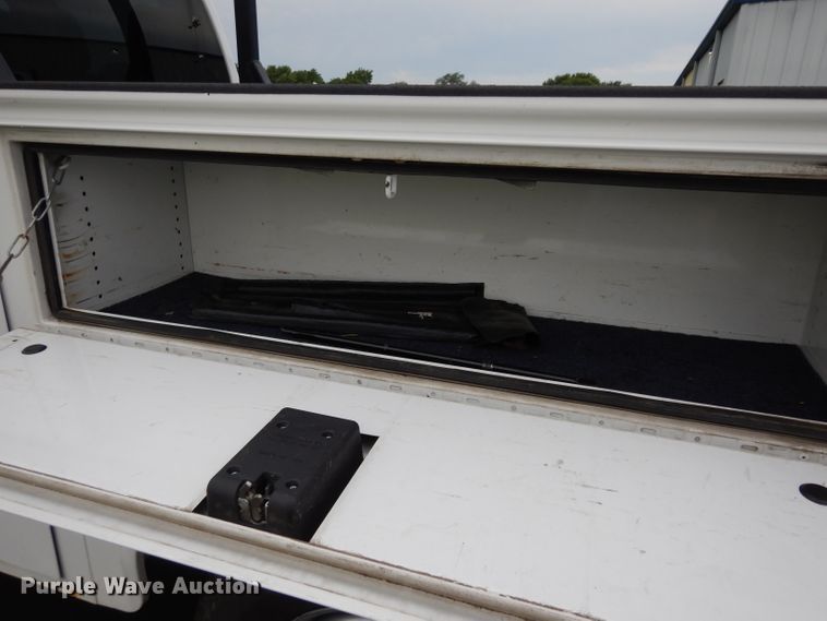 image for item DJ4385 2015 Ford F250 Super Duty  Crew Cab utility bed pickup truck