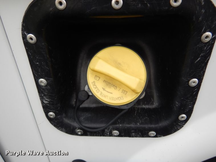 image for item DJ4385 2015 Ford F250 Super Duty  Crew Cab utility bed pickup truck