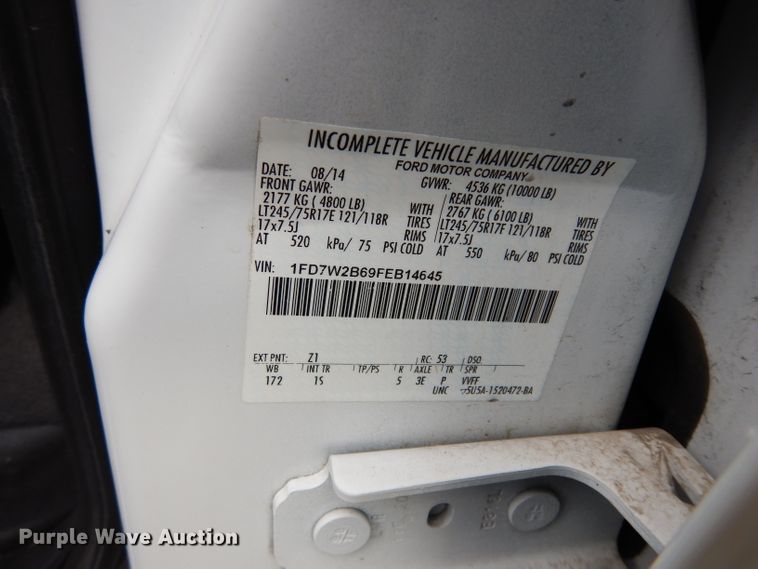 image for item DJ4385 2015 Ford F250 Super Duty  Crew Cab utility bed pickup truck