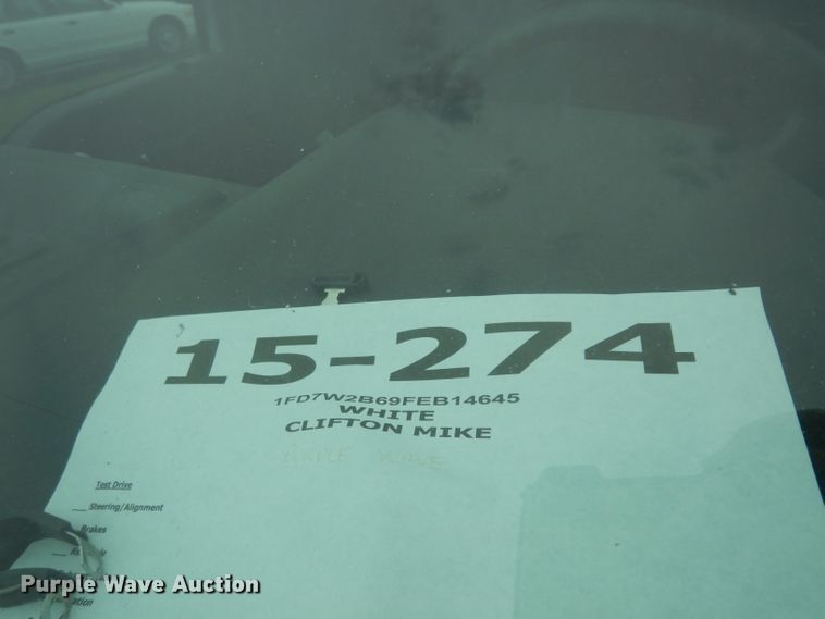 image for item DJ4385 2015 Ford F250 Super Duty  Crew Cab utility bed pickup truck