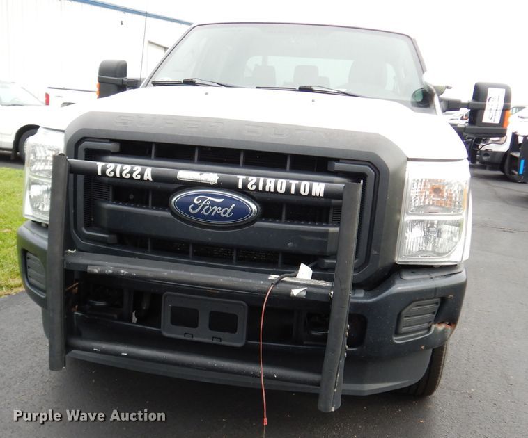 image for item DJ4386 2015 Ford F250 Super Duty XL  Crew Cab utility bed pickup truck