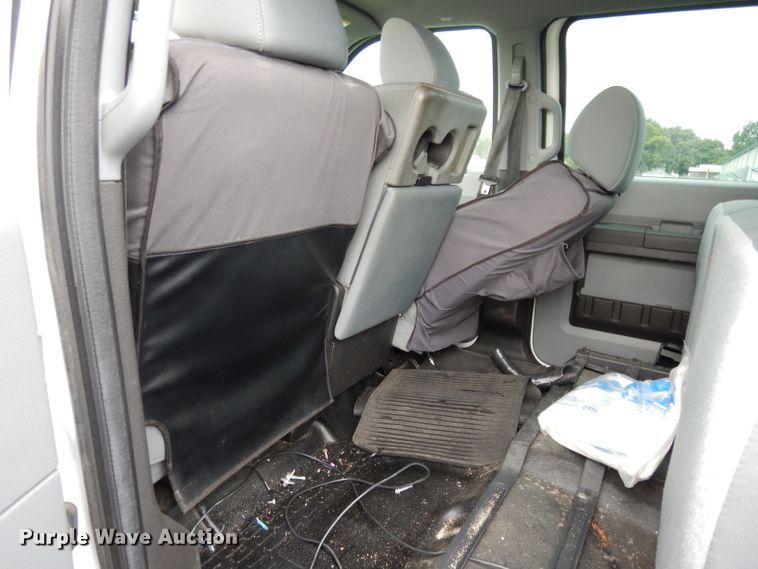 image for item DJ4386 2015 Ford F250 Super Duty XL  Crew Cab utility bed pickup truck