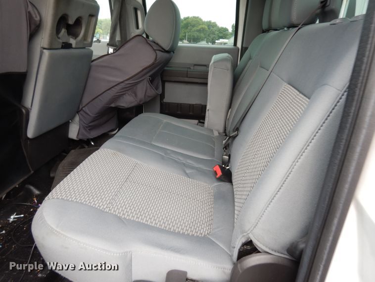 image for item DJ4386 2015 Ford F250 Super Duty XL  Crew Cab utility bed pickup truck