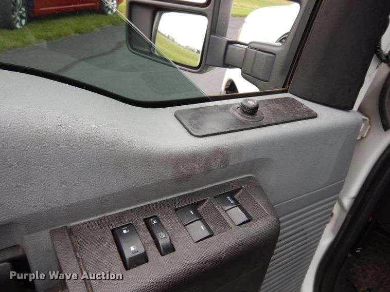 image for item DJ4386 2015 Ford F250 Super Duty XL  Crew Cab utility bed pickup truck