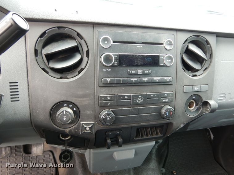 image for item DJ4386 2015 Ford F250 Super Duty XL  Crew Cab utility bed pickup truck