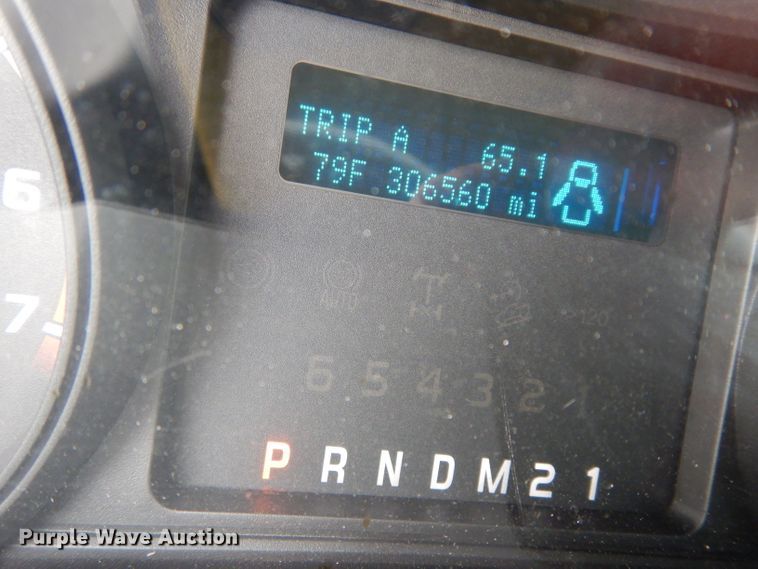 image for item DJ4386 2015 Ford F250 Super Duty XL  Crew Cab utility bed pickup truck