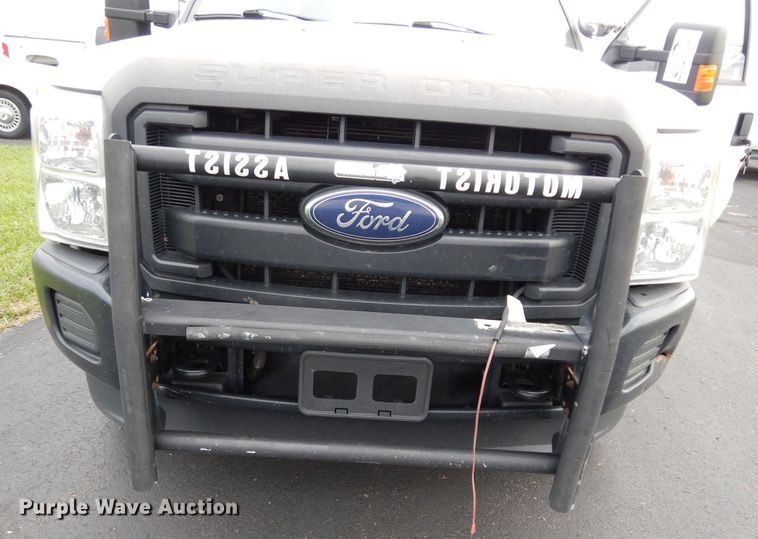 image for item DJ4386 2015 Ford F250 Super Duty XL  Crew Cab utility bed pickup truck