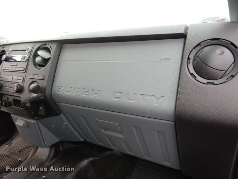 image for item DJ4386 2015 Ford F250 Super Duty XL  Crew Cab utility bed pickup truck