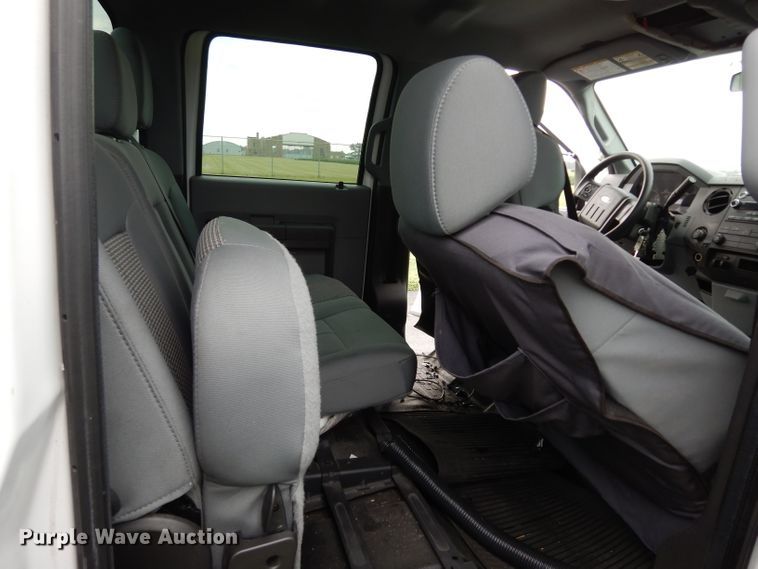 image for item DJ4386 2015 Ford F250 Super Duty XL  Crew Cab utility bed pickup truck