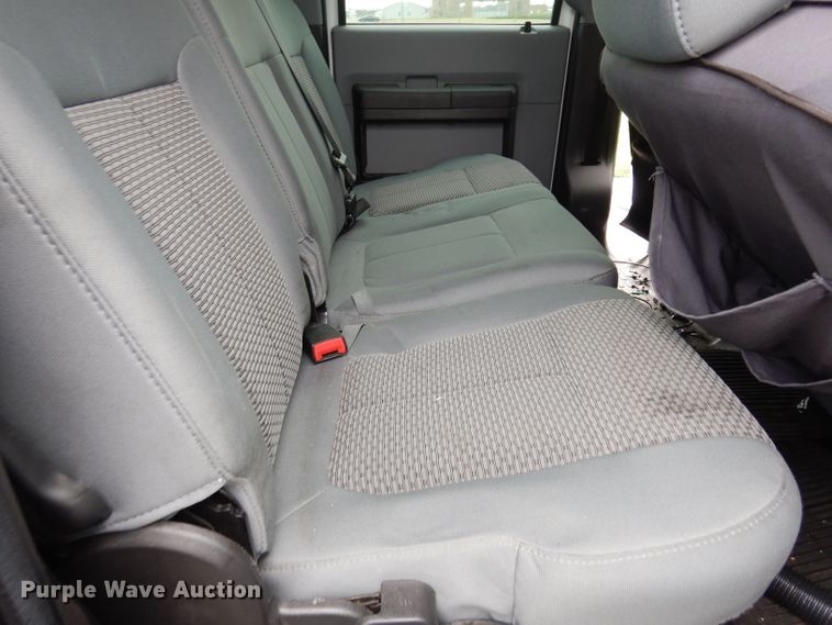 image for item DJ4386 2015 Ford F250 Super Duty XL  Crew Cab utility bed pickup truck