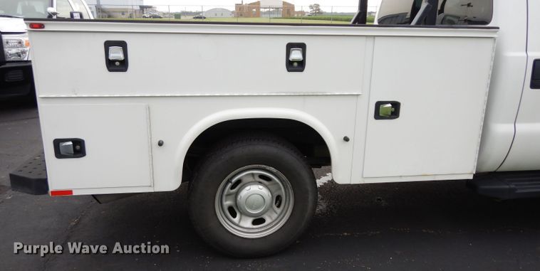 image for item DJ4386 2015 Ford F250 Super Duty XL  Crew Cab utility bed pickup truck