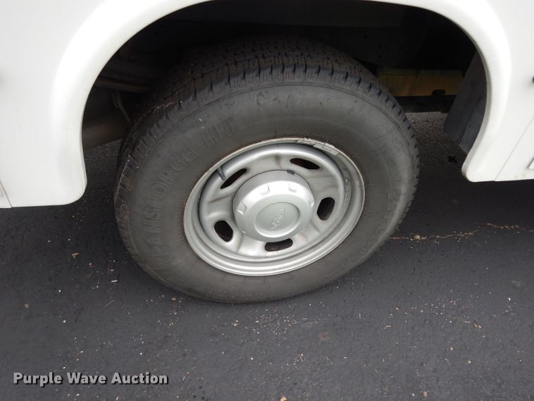 image for item DJ4386 2015 Ford F250 Super Duty XL  Crew Cab utility bed pickup truck