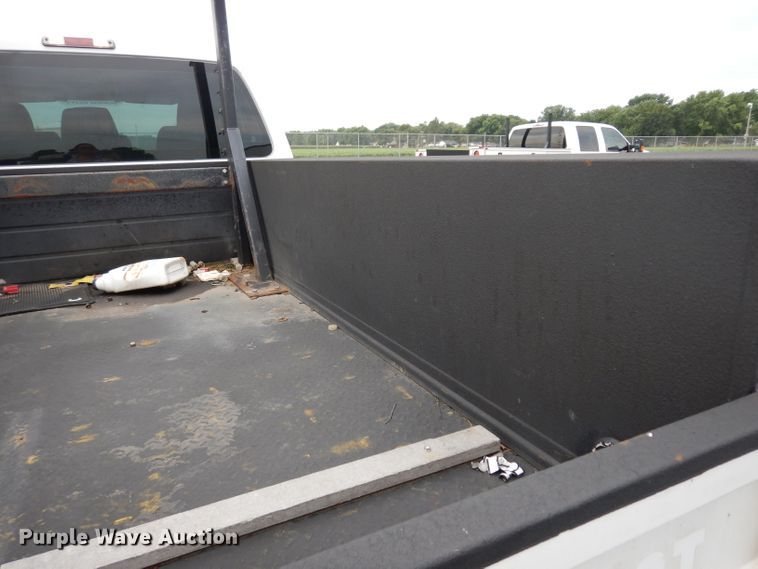 image for item DJ4386 2015 Ford F250 Super Duty XL  Crew Cab utility bed pickup truck