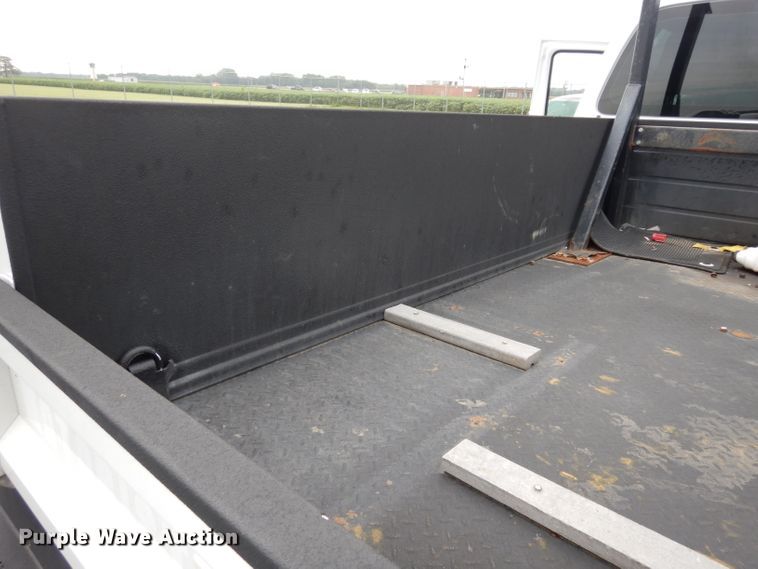 image for item DJ4386 2015 Ford F250 Super Duty XL  Crew Cab utility bed pickup truck