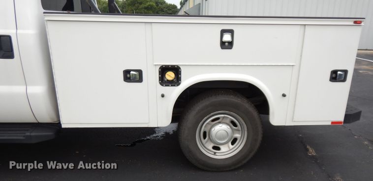 image for item DJ4386 2015 Ford F250 Super Duty XL  Crew Cab utility bed pickup truck