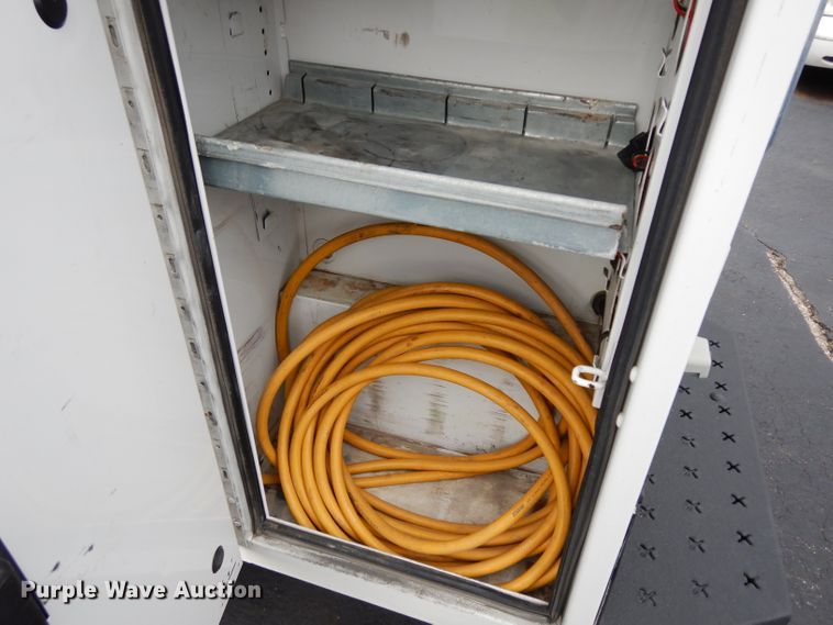 image for item DJ4386 2015 Ford F250 Super Duty XL  Crew Cab utility bed pickup truck