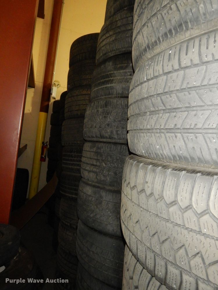 image for item HY9549 Approximately 220 tires