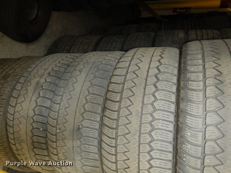 image for item HY9549 Approximately 220 tires