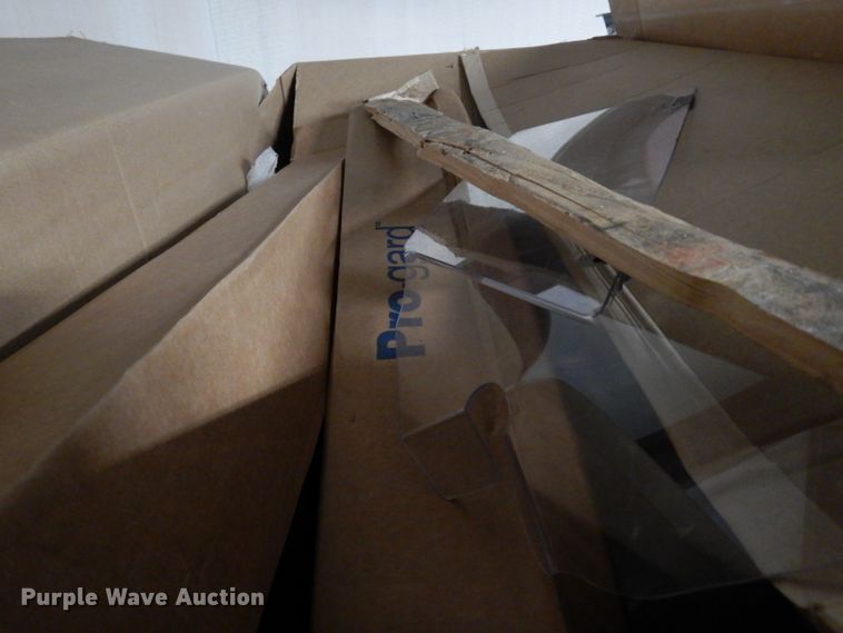 image for item HY9552 Approximately 38 Pro Gard cage dividers