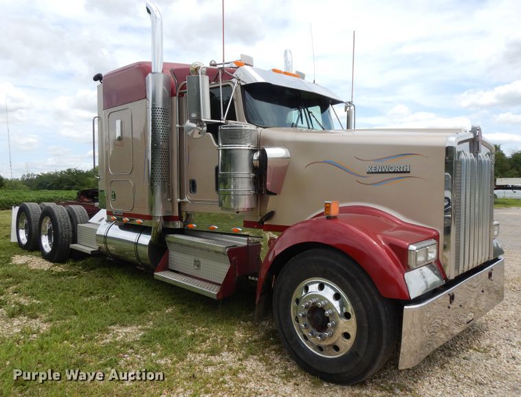 image for item DF5278 2005 Kenworth W900  semi truck