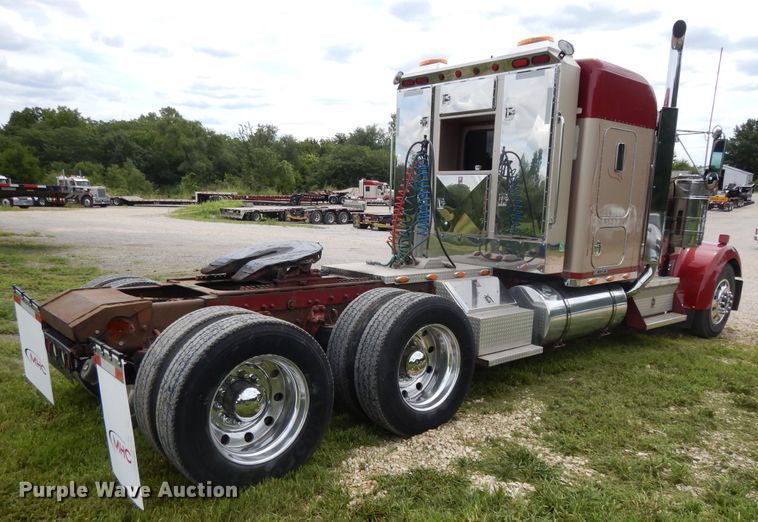 image for item DF5278 2005 Kenworth W900  semi truck