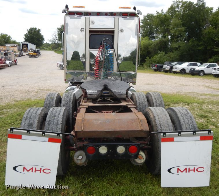 image for item DF5278 2005 Kenworth W900  semi truck