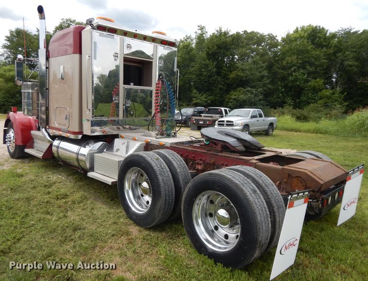 image for item DF5278 2005 Kenworth W900  semi truck