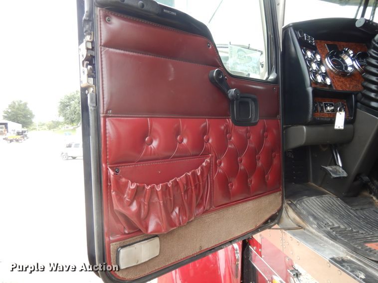 image for item DF5278 2005 Kenworth W900  semi truck