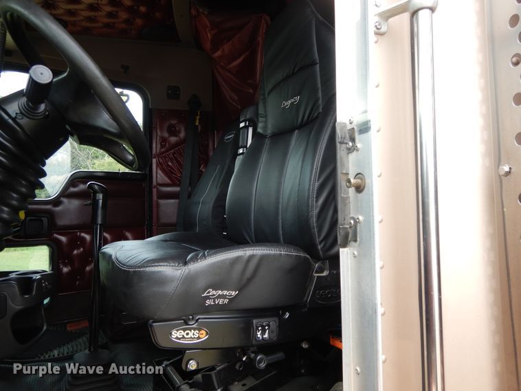 image for item DF5278 2005 Kenworth W900  semi truck