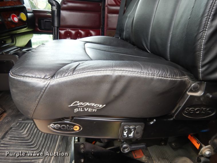 image for item DF5278 2005 Kenworth W900  semi truck