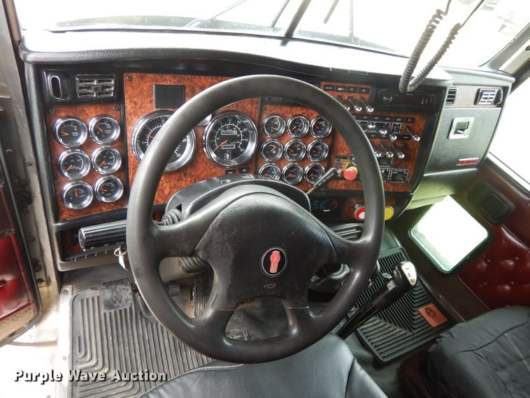 image for item DF5278 2005 Kenworth W900  semi truck