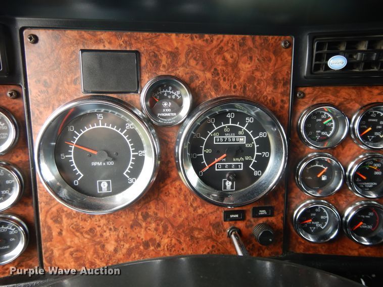 image for item DF5278 2005 Kenworth W900  semi truck