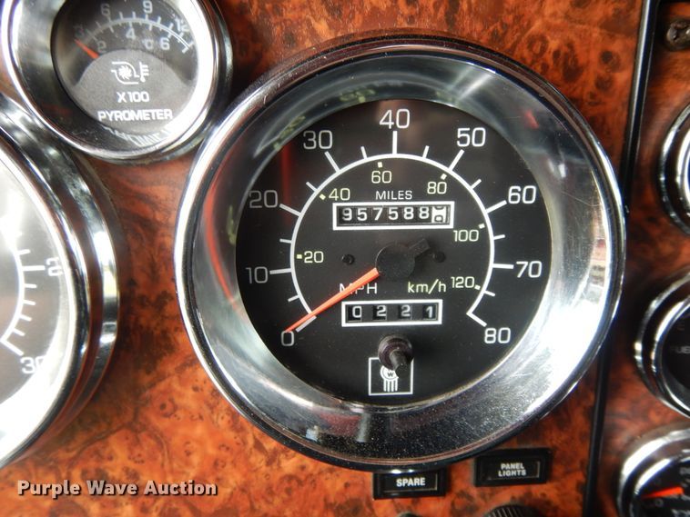 image for item DF5278 2005 Kenworth W900  semi truck