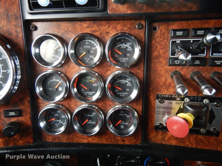 image for item DF5278 2005 Kenworth W900  semi truck