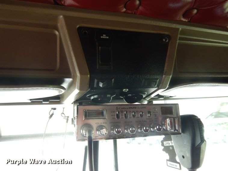 image for item DF5278 2005 Kenworth W900  semi truck