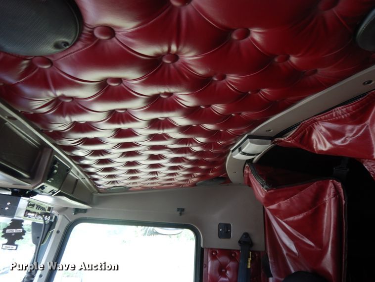 image for item DF5278 2005 Kenworth W900  semi truck