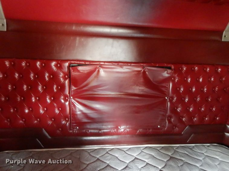 image for item DF5278 2005 Kenworth W900  semi truck